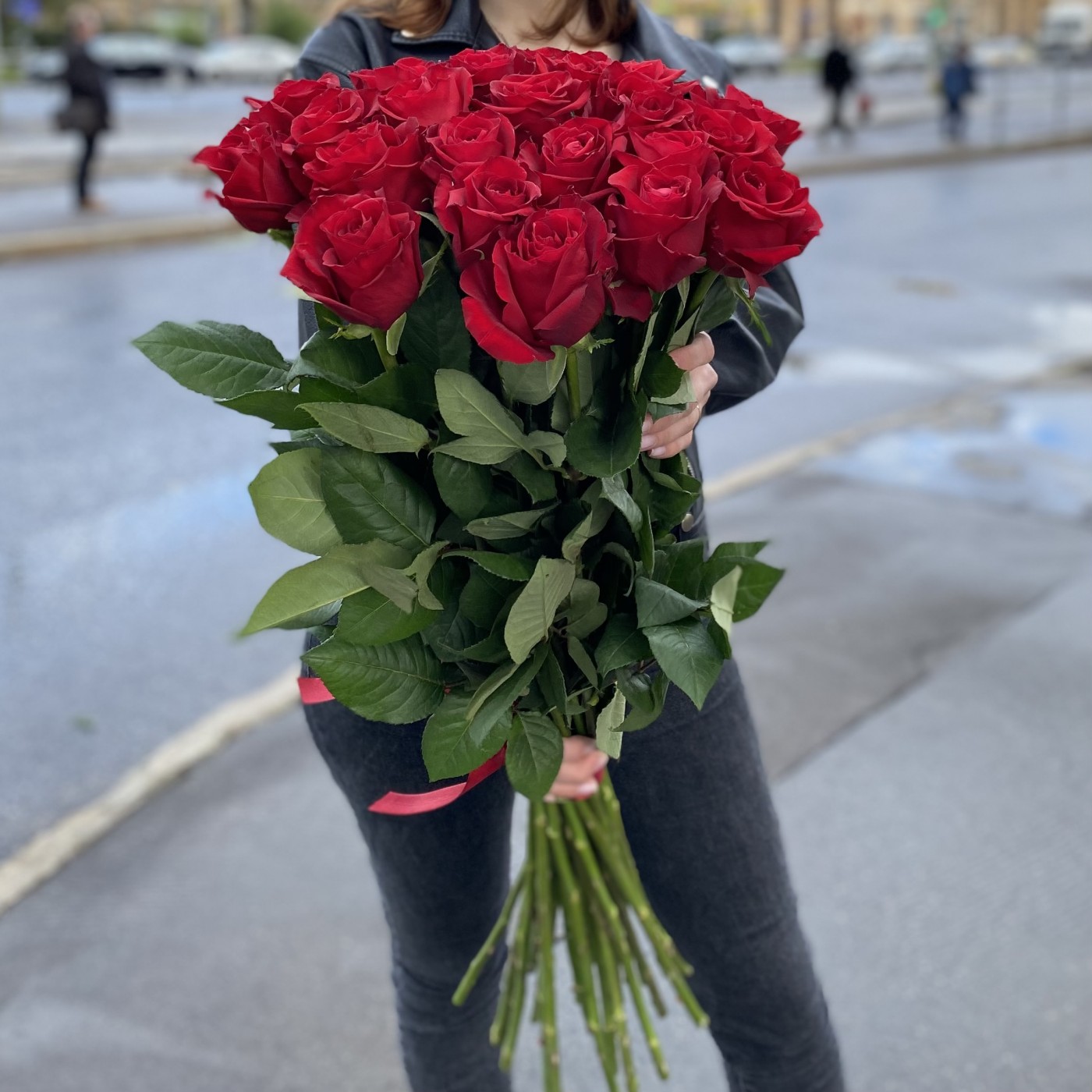 25 красных роз Premium 70 см.