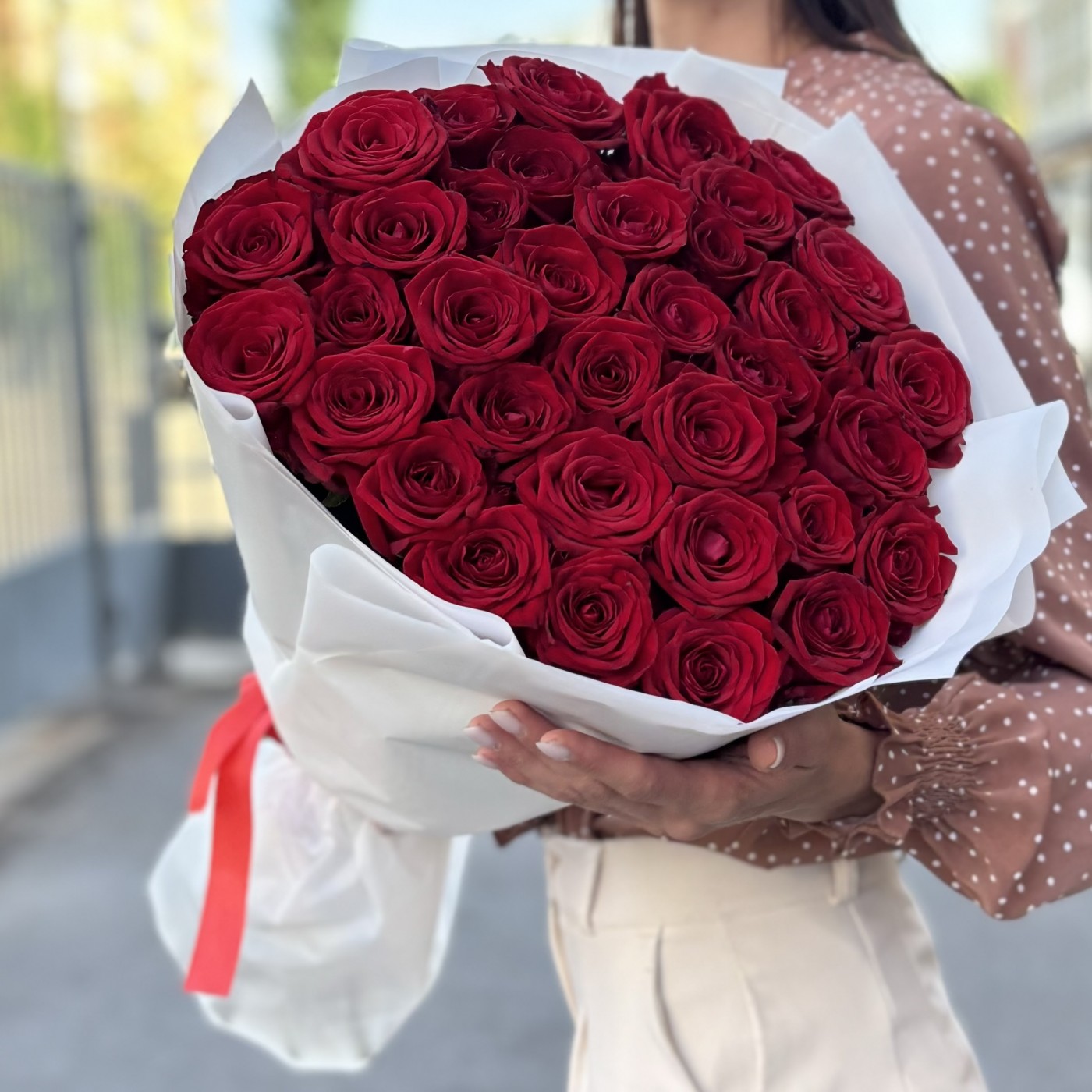 35 красных роз Premium 70 см.