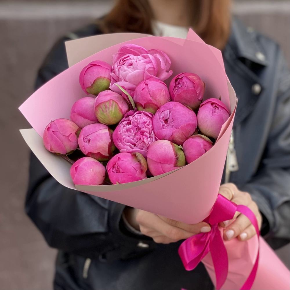 Букет из 15 розовых пионов