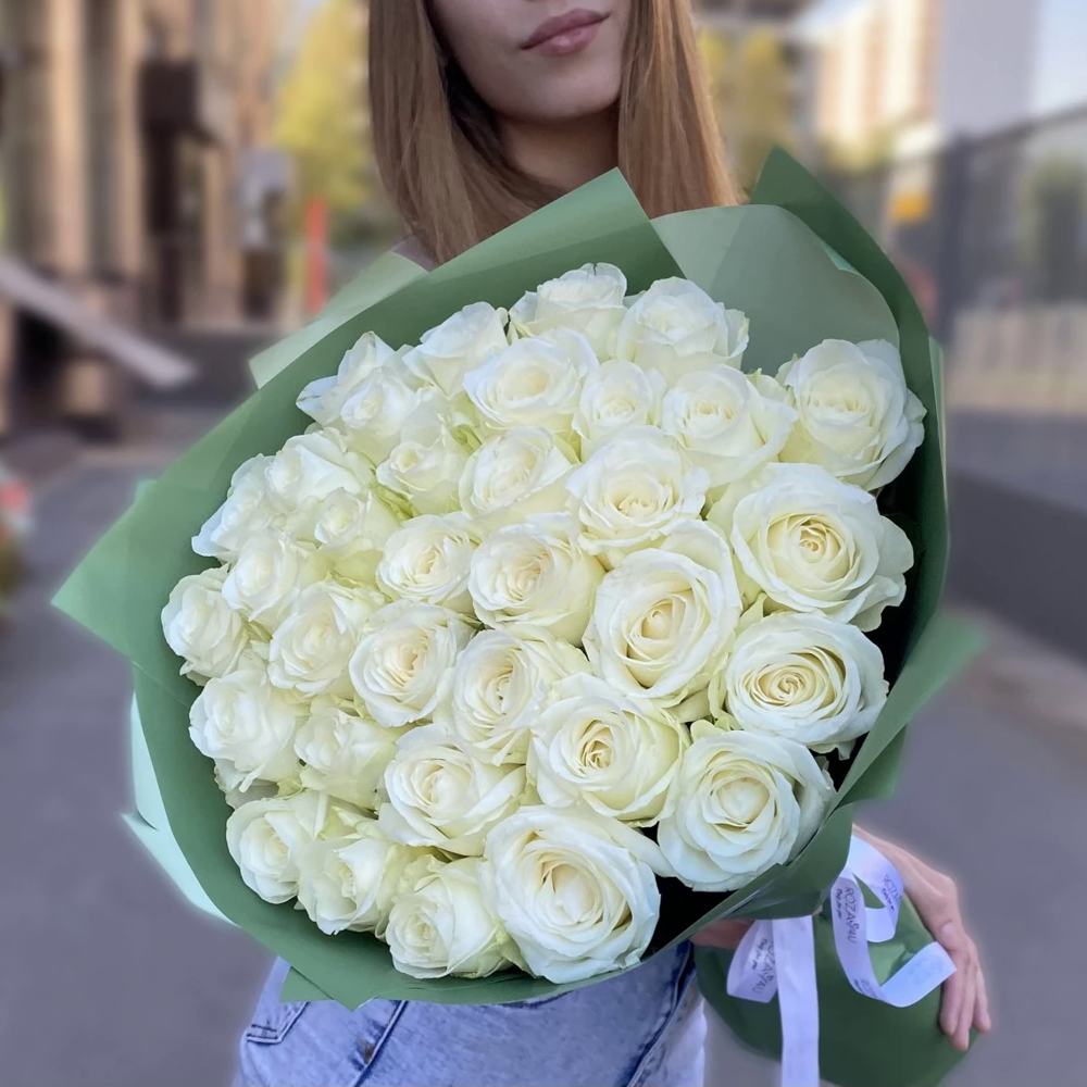 35 белых роз Premium 50 см.